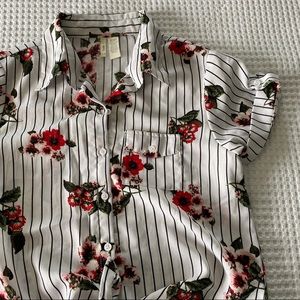 Japna Black & White Stripe Blouse w/Flower Pattern